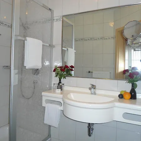 Hutzenthaler Отель 3*