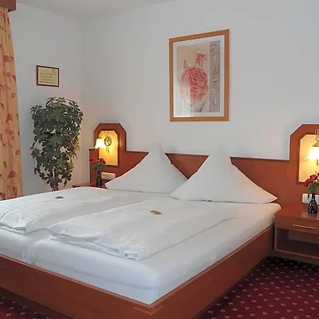 Ξενοδοχείο Hutzenthaler 3*